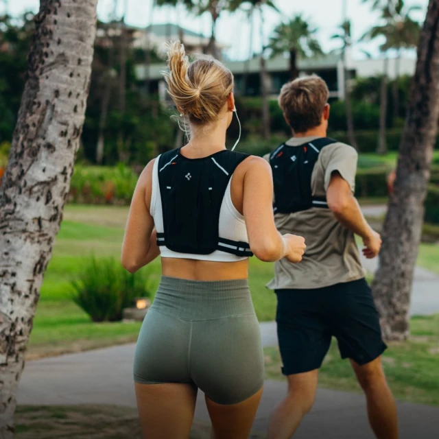 Бігова жилетка Spigen Dynamic Shield Running Vest (M-L) Black (AMP07603)